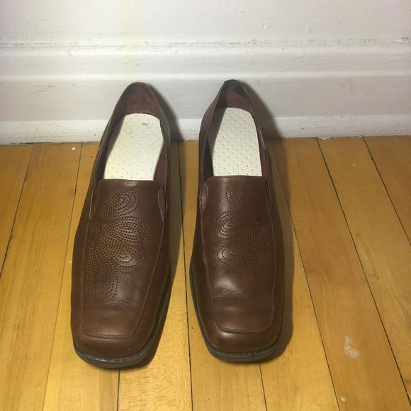 Brown leather shoes size 9 woman / Chaussures en cuir brunes grandeur 9 femme - Picture 2 of 8